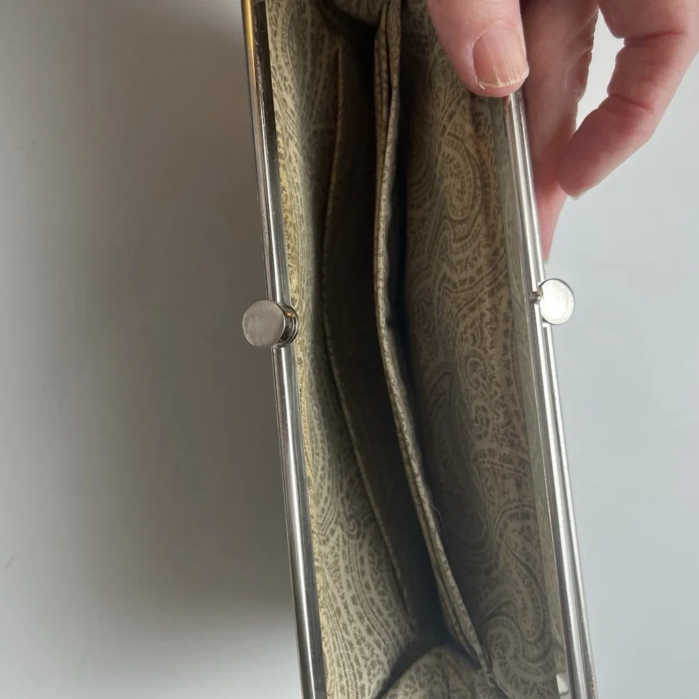 Hobo International Lauren Leather Clutch/Wallet Black Bifold Magnetic 9